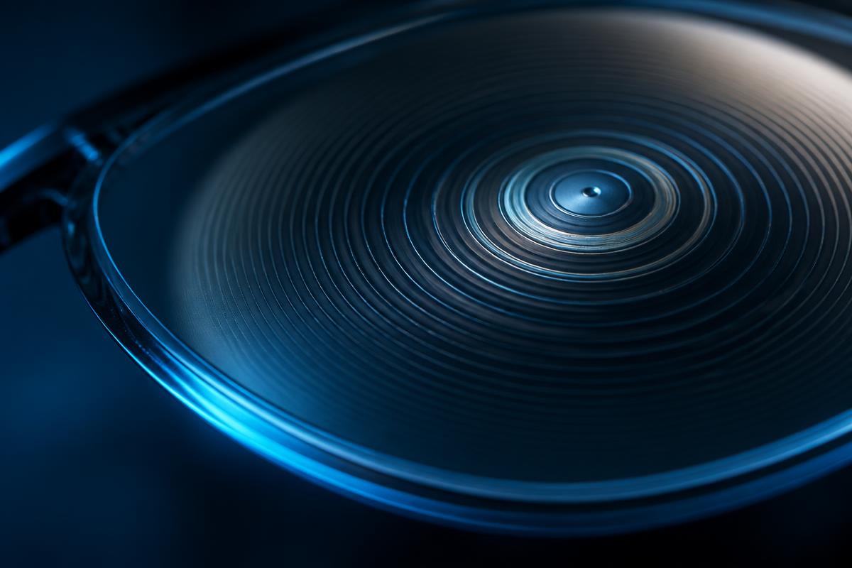 Macro photograph of a tunable liquid-crystal eyeglass lens with concentric optical rings